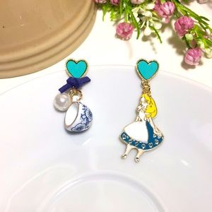 🍏50% OFF/3+...Asymmetrical Alice and Teacup Dangle Earrings